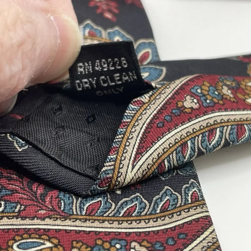 VTG Sutter and Grant Black Paisley 100% Silk Men's Neck Tie  USA Long‎ 61